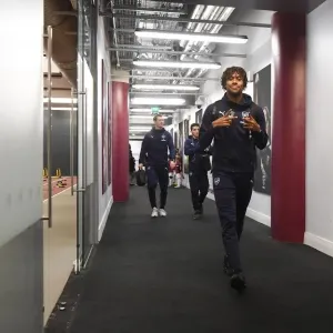 Arsenal's Alex Iwobi Heads to the Changing Room before West Ham Clash Arsenal's Alex Iwobi Heads to the Changing Room before West Ham Clash