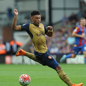 Arsenal's Alex Oxlade-Chamberlain in Action Against Crystal Palace (2015-16)