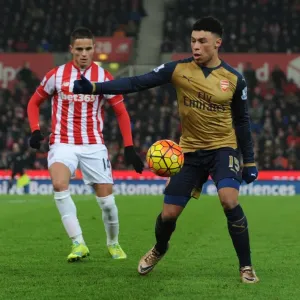 Arsenal's Alex Oxlade-Chamberlain in Action against Stoke City (Premier League 2015-16)