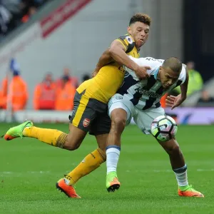 Arsenal's Alex Oxlade-Chamberlain Closes In on West Brom's Salomon Rondon
