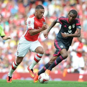 Arsenal's Alex Oxlade-Chamberlain Outmaneuvers Benfica's Anderson Talisca