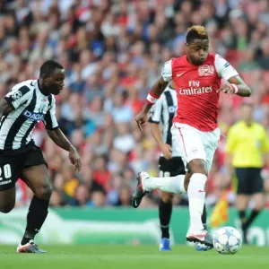 Arsenal's Alex Song Battles Past Udinese's Kwadwo Asamoah in 2011-12 Champions League Play-Off