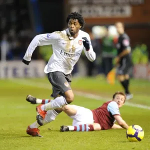 Arsenal's Alex Song vs. Wade Elliott's Burnley: A 1:1 Battle in the Barclays Premier League Arsenal's Alex Song vs. Wade Elliott's Burnley: A 1:1 Battle in the Barclays Premier League