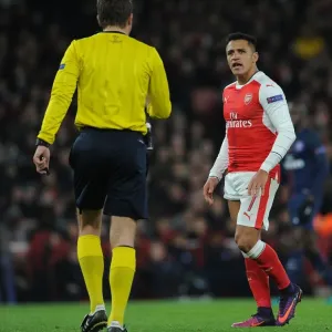 Arsenal's Alexis Sanchez Argues with Referee during Arsenal v Paris Saint-Germain UCL Clash Arsenal's Alexis Sanchez Argues with Referee during Arsenal v Paris Saint-Germain UCL Clash