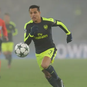 Arsenal's Alexis Sanchez Faces Off Against FC Basel in 2016-17 UEFA Champions League Arsenal's Alexis Sanchez Faces Off Against FC Basel in 2016-17 UEFA Champions League
