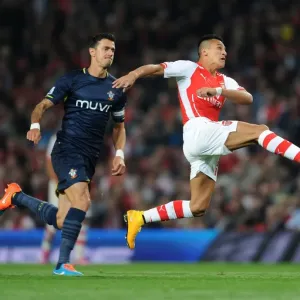 Arsenal's Alexis Sanchez Faces Off Against Southampton's Jose Fonte in League Cup Clash Arsenal's Alexis Sanchez Faces Off Against Southampton's Jose Fonte in League Cup Clash