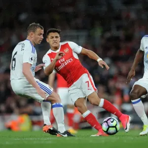 Arsenal's Alexis Sanchez Fends Off Sunderland's Lee Cattermole and Didier Ndong Arsenal's Alexis Sanchez Fends Off Sunderland's Lee Cattermole and Didier Ndong