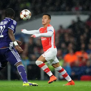 Arsenal's Alexis Sanchez Outmaneuvers Chancel Mbemba in Champions League Clash Arsenal's Alexis Sanchez Outmaneuvers Chancel Mbemba in Champions League Clash