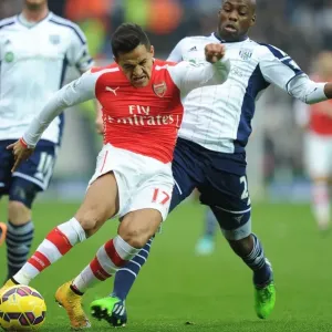 Arsenal's Alexis Sanchez Outmaneuvers West Brom's Youssouf Mulumbu