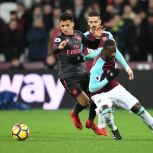 Arsenal's Alexis Sanchez Outmaneuvers West Ham's Pedro Obiang Arsenal's Alexis Sanchez Outmaneuvers West Ham's Pedro Obiang
