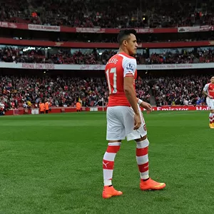 Arsenal's Alexis Sanchez Prepares for Kickoff against Hull City (2014-15)