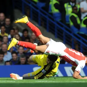Arsenal's Alexis Sanchez Stumbles Against Chelsea's Thibaut Courtois - Premier League 2014-15