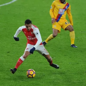 Arsenal's Alexis Sanchez vs Crystal Palace's Jason Puncheon: Intense Clash in Premier League Match Arsenal's Alexis Sanchez vs Crystal Palace's Jason Puncheon: Intense Clash in Premier League Match