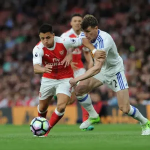 Arsenal's Alexis Sanchez vs. Sunderland's Billy Jones: A Premier League Face-Off