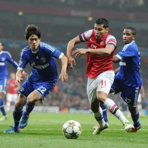 Arsenal's Andre Santos Goes Head-to-Head with Atsuto Uchida and Jefferson Farfan of Schalke in Champions League Showdown Arsenal's Andre Santos Goes Head-to-Head with Atsuto Uchida and Jefferson Farfan of Schalke in Champions League Showdown