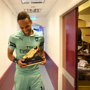Arsenal FC Print - Pierre-Emerick Aubameyang with Golden Boot