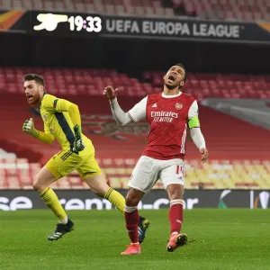 Arsenal's Aubameyang Displays Frustration in Empty Emirates During Europa League Match vs. Olympiacos Arsenal's Aubameyang Displays Frustration in Empty Emirates During Europa League Match vs. Olympiacos