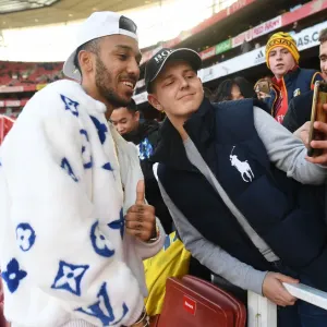Arsenal's Aubameyang Greets Fans Before Arsenal vs Sheffield United (2019-20)