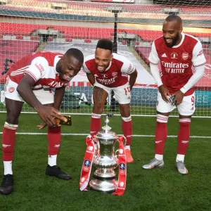 Arsenal Players Celebrate Empty FA Cup Victory Print Arsenal Players Celebrate Empty FA Cup Victory Print