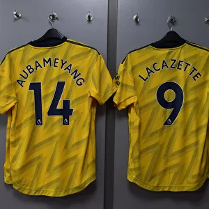 Arsenal's Aubameyang and Lacazette Prepare for Burnley Clash in Premier League
