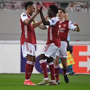 Arsenal's Aubameyang and Saka: Celebrating Goal in Europa League Victory over SL Benfica