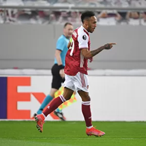 Arsenal's Aubameyang Scores in Europa League Victory over SL Benfica