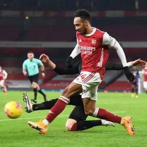 Arsenal's Aubameyang Shines Alone: A Beacon in Empty Emirates During Arsenal vs. Crystal Palace Match