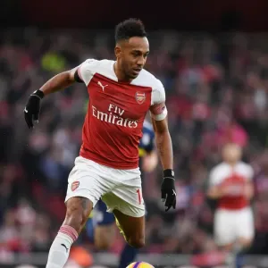 Arsenal's Aubameyang Shines in Arsenal vs. Fulham Premier League Clash (2018-19)