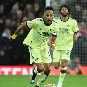Arsenal's Aubameyang vs. Liverpool: Premier League Clash 2021-22 Arsenal's Aubameyang vs. Liverpool: Premier League Clash 2021-22