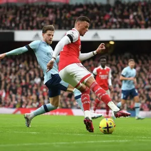 Arsenal's Ben White in Action: Arsenal vs. Brentford, Premier League 2022-23 Arsenal's Ben White in Action: Arsenal vs. Brentford, Premier League 2022-23