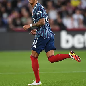 Arsenal's Ben White in Action against Brentford in Premier League Clash (2021-22)