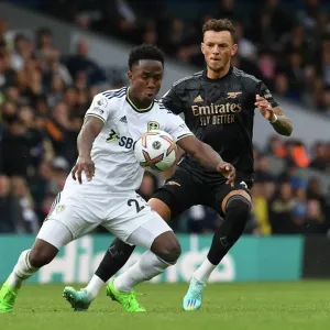 Arsenal's Ben White Closes Down Luis Sinisterra in Intense Leeds United vs Arsenal Clash (Premier League 2022-23) Arsenal's Ben White Closes Down Luis Sinisterra in Intense Leeds United vs Arsenal Clash (Premier League 2022-23)