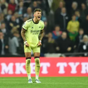 Arsenal's Ben White Prepares for Premier League Battle against Newcastle United (2021-22) Arsenal's Ben White Prepares for Premier League Battle against Newcastle United (2021-22)