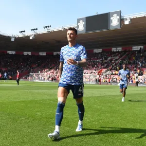 Arsenal's Ben White Prepares for Southampton Clash in Premier League Showdown (2021-22)
