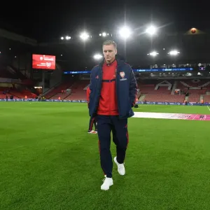 Arsenal's Bernd Leno Prepares for Sheffield United Clash (2019-20) Arsenal's Bernd Leno Prepares for Sheffield United Clash (2019-20)
