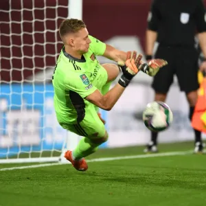 Arsenal's Bernd Leno Saves Two Penalties in Thrilling Carabao Cup Shootout vs. Liverpool