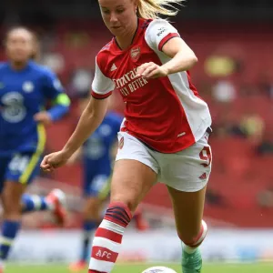 Arsenal's Beth Mead in Action: Arsenal Women vs Chelsea Women at Emirates Stadium (2021-22 Mind Series)