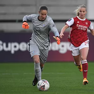 Arsenal's Beth Mead Chases Down Chelsea's Goalkeeper in FA WSL Showdown