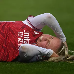 Arsenal's Beth Mead in Deep Thought: Pondering Her Next Move Against West Ham Amidst Empty Stands (FA WSL, 2021)