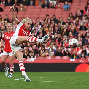 Arsenal's Beth Mead Faces Off Against Tottenham Hotspur in FA WSL Showdown