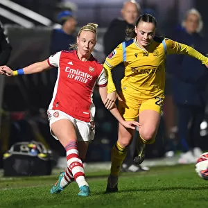 Arsenal's Beth Mead Goes Head-to-Head with Reading's Lily Woodham in FA WSL Showdown