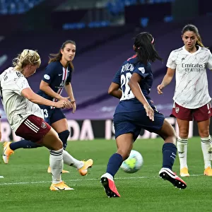 Arsenal's Beth Mead Scores Dramatic Goal against Paris Saint-Germain in UEFA Women's Champions League Quarterfinal