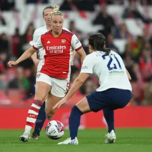 Arsenal's Beth Mead Stars in Victory: Arsenal Women vs. Tottenham Hotspur (FA WSL 2021-22) Arsenal's Beth Mead Stars in Victory: Arsenal Women vs. Tottenham Hotspur (FA WSL 2021-22)