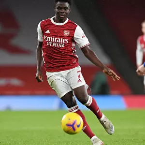 Arsenal's Bukayo Saka in Action against Chelsea in Emirates Stadium Showdown (2020-21)