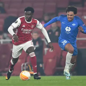 Arsenal's Bukayo Saka Clashes with Molde's Henry Wingo in Europa League Showdown