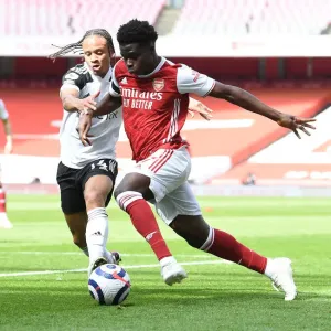 Arsenal's Bukayo Saka Faces Off Against Fulham's Bobby De Cordova-Reid in Empty Emirates Stadium, Premier League 2020-21