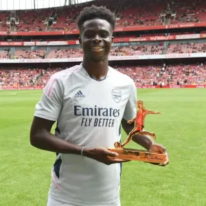 Arsenal's Bukayo Saka Receives Player of the Season Award before Arsenal vs Sevilla - Emirates Cup 2022 Arsenal's Bukayo Saka Receives Player of the Season Award before Arsenal vs Sevilla - Emirates Cup 2022