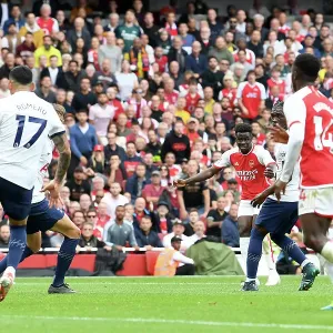 Arsenal's Bukayo Saka Scores First Goal: Arsenal FC vs. Tottenham Hotspur, Premier League 2023-24 Arsenal's Bukayo Saka Scores First Goal: Arsenal FC vs. Tottenham Hotspur, Premier League 2023-24