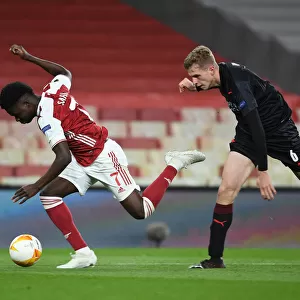 Arsenal's Bukayo Saka Tripped by Slavia Praha's David Zima in Empty Europa League Quarterfinal (2020-21)