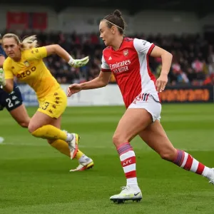 Arsenal's Caitlin Foord Outsmarts Defender in FA WSL Thriller Arsenal's Caitlin Foord Outsmarts Defender in FA WSL Thriller